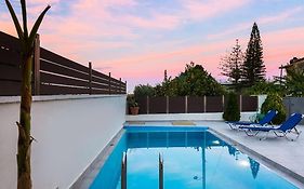 Lefteris Holiday Home
